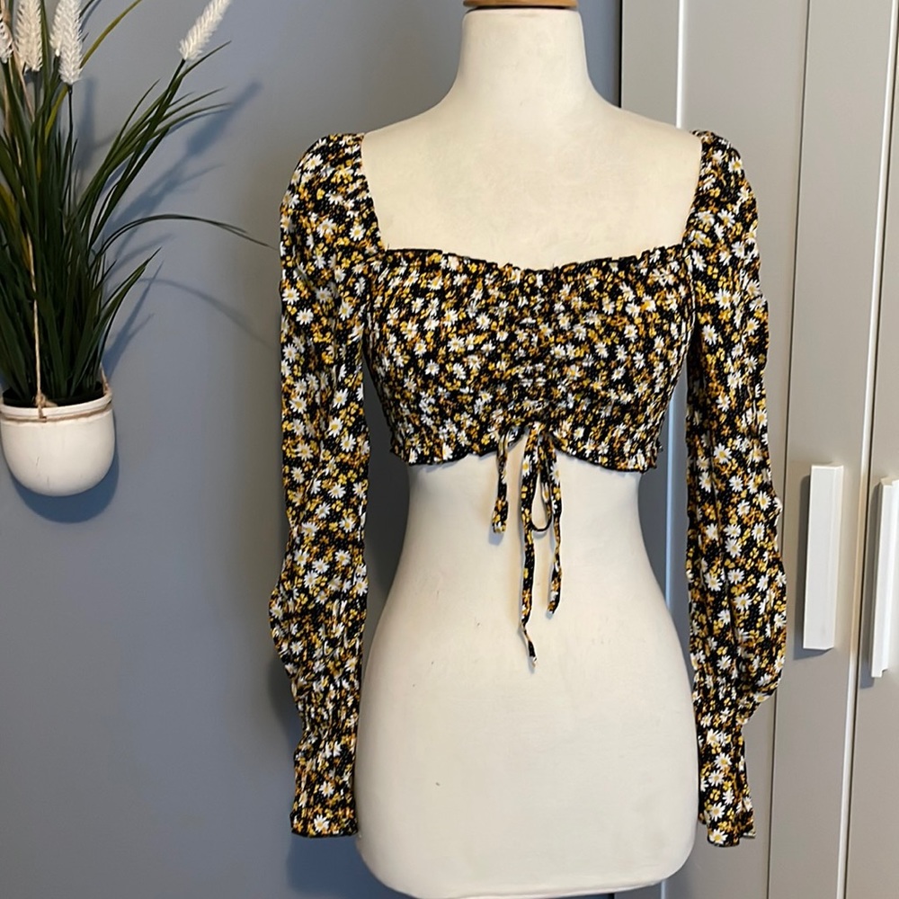 Cute flower long sleeve crop top
